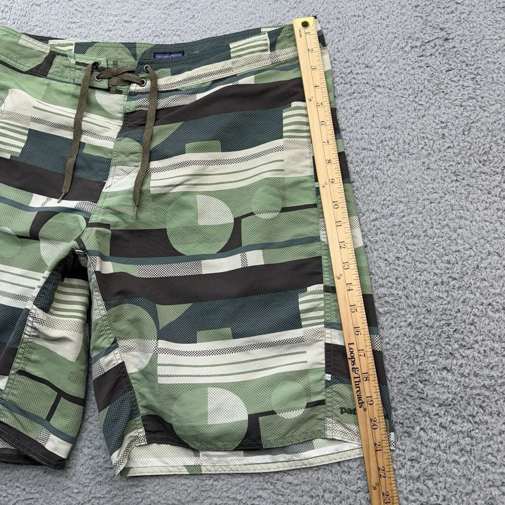 Patagonia Wavefarer Board Shorts Mens 36 Tiki Tactical Green Geometric 9